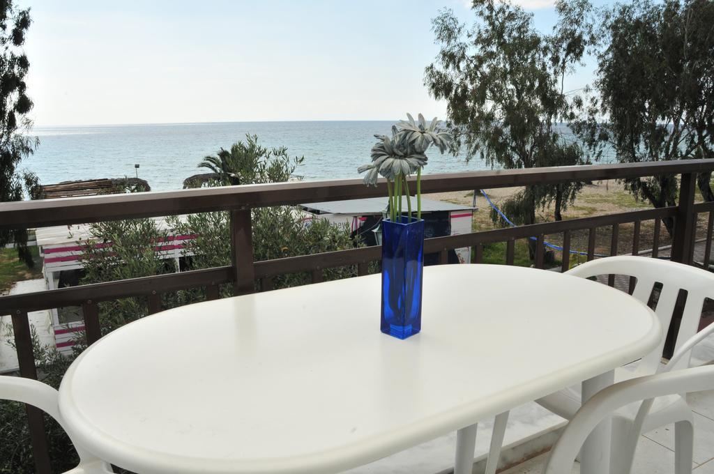 Seaside Studios Paralia Dionysiou Bagian luar foto