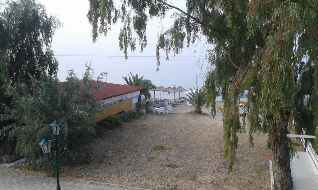Seaside Studios Paralia Dionysiou Bagian luar foto