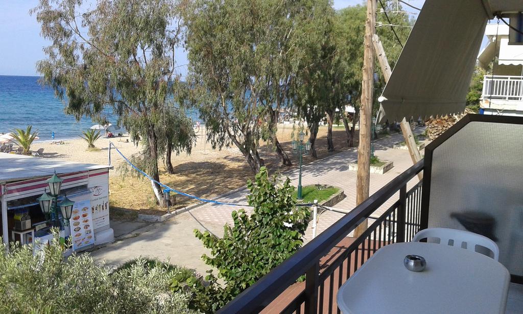 Seaside Studios Paralia Dionysiou Bagian luar foto